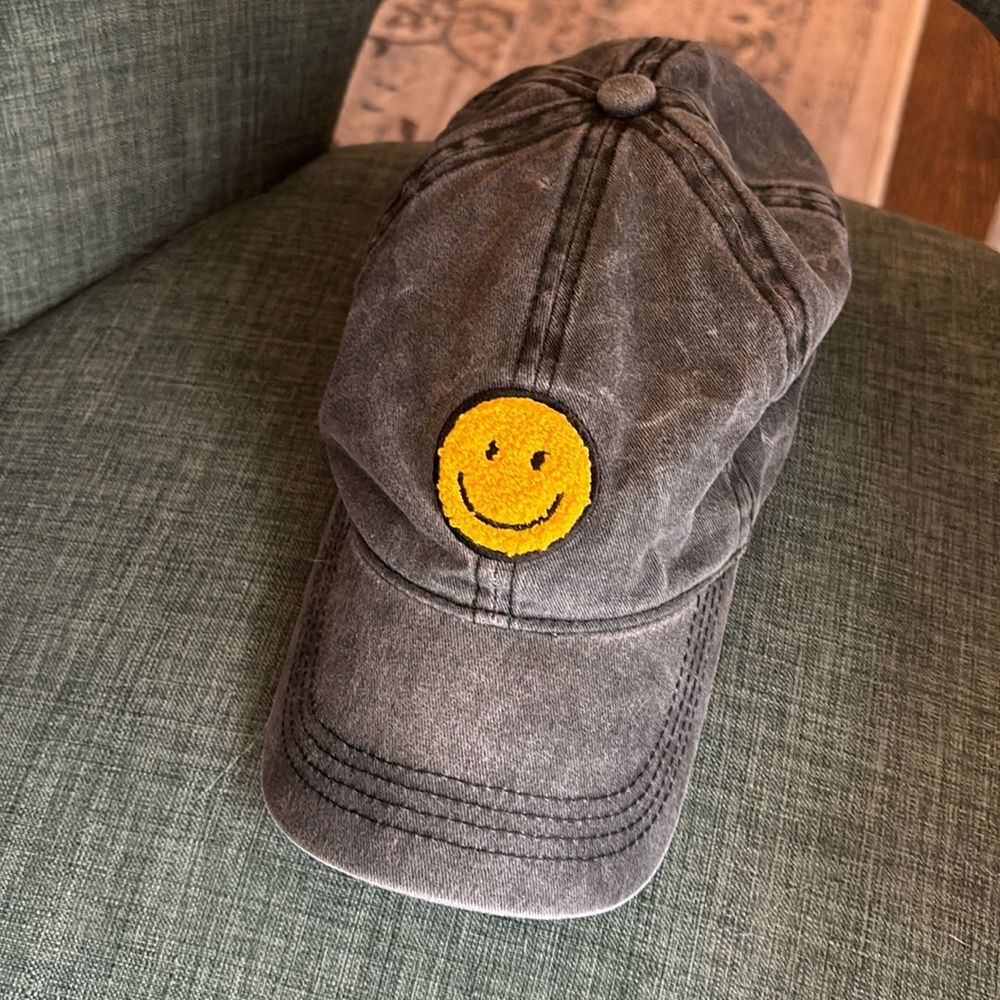 David & Young Smiley Face felt patch baseball hat cap stonewash black EUC!